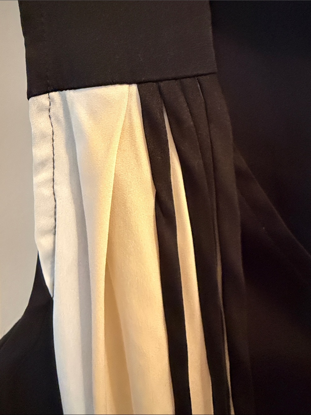 New Nanette Lepore Black and Ivory Silk Draped Cowl Neck Sleeveless Top 10 - Picture 3 of 9